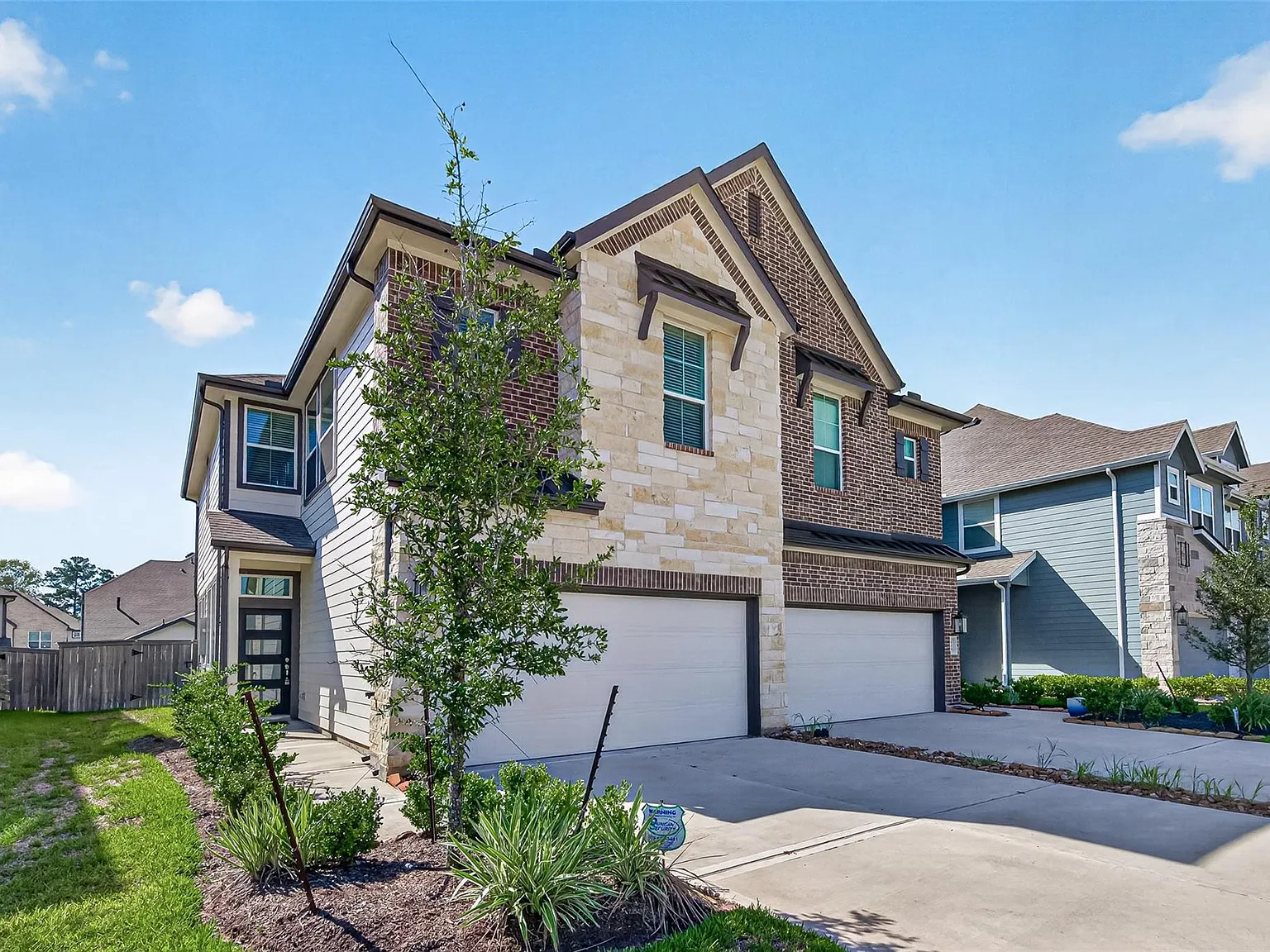 3 bed, 2.5 bath, 1635 sqft, $2,200 — Photo 1