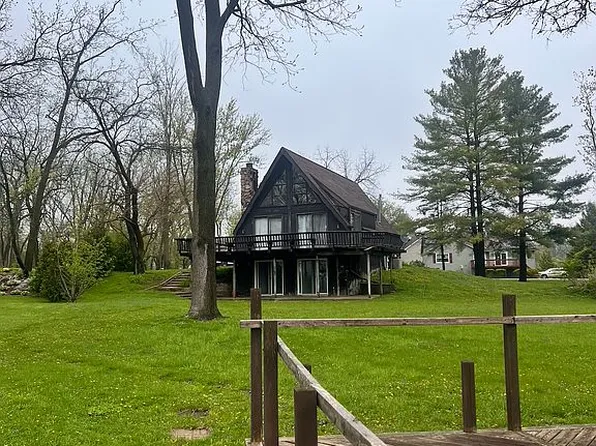 600 Candlewick Dr NE, Poplar Grove, IL 61065