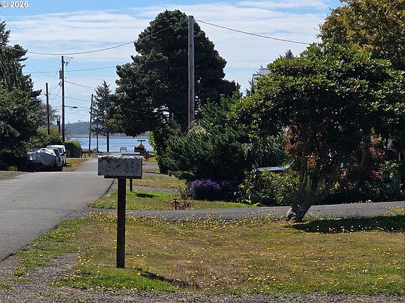2nd image of 2020 Bayview Ave W