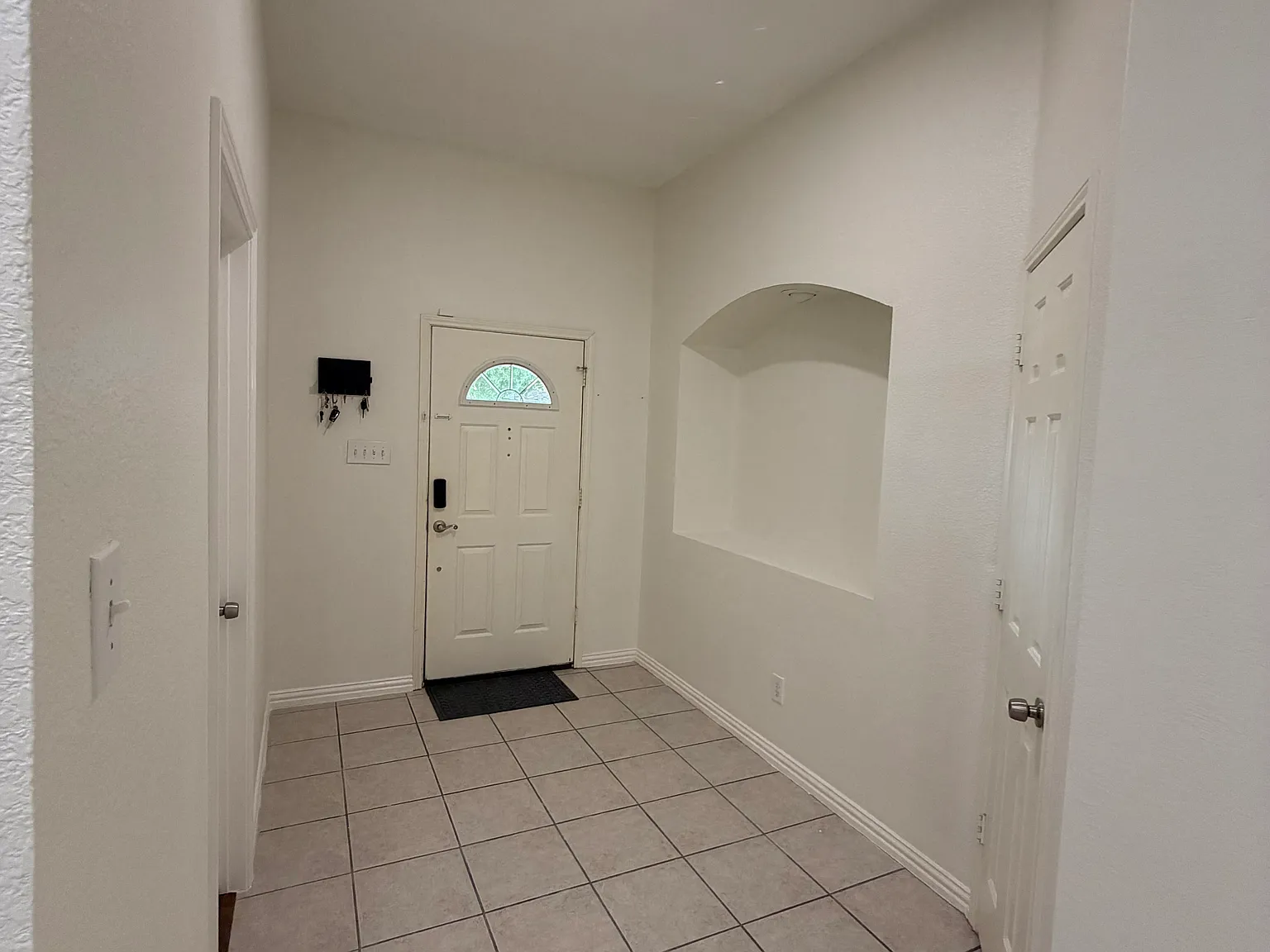 4 bed, 1757 sqft, $2,100 — Photo 4