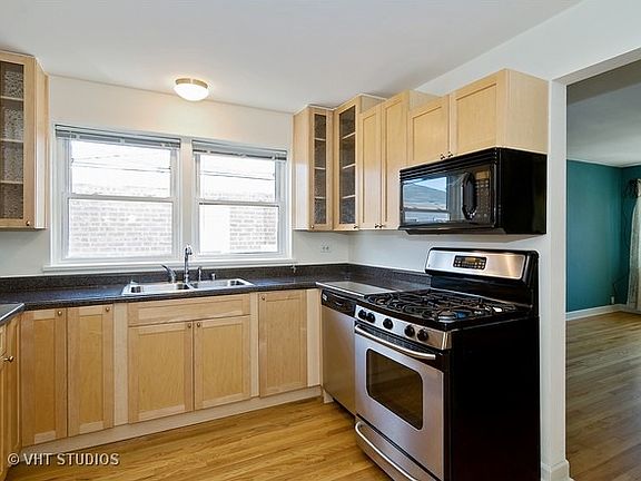 4th image of 2842 W Summerdale Ave APT 2E