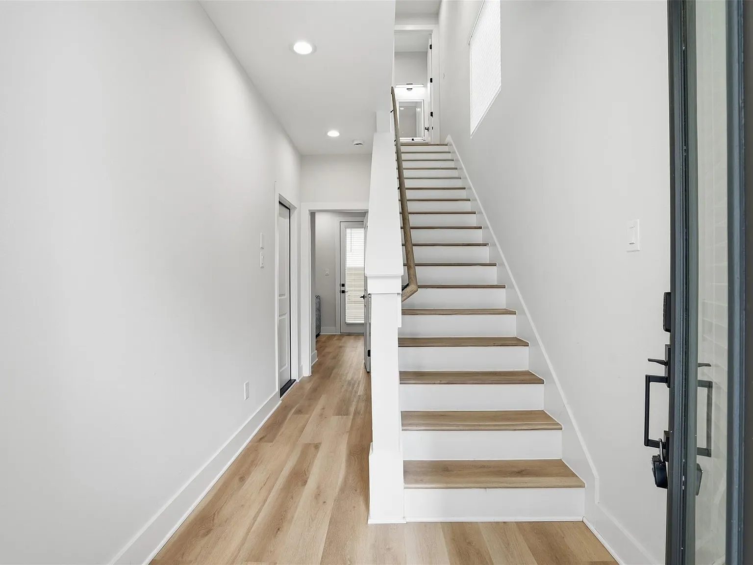 3 bed, 3.5 bath, 1868 sqft, $3,800 — Photo 2