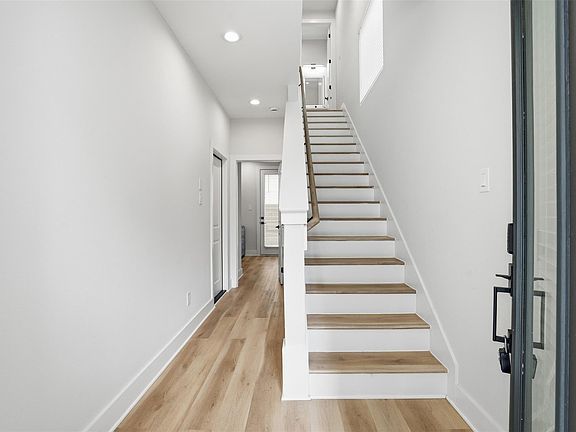 2nd image of 2306 Hoskins Dr #A
