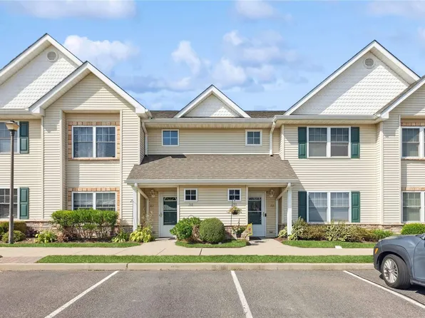 167 Morley Circle #167, Melville, NY 11747