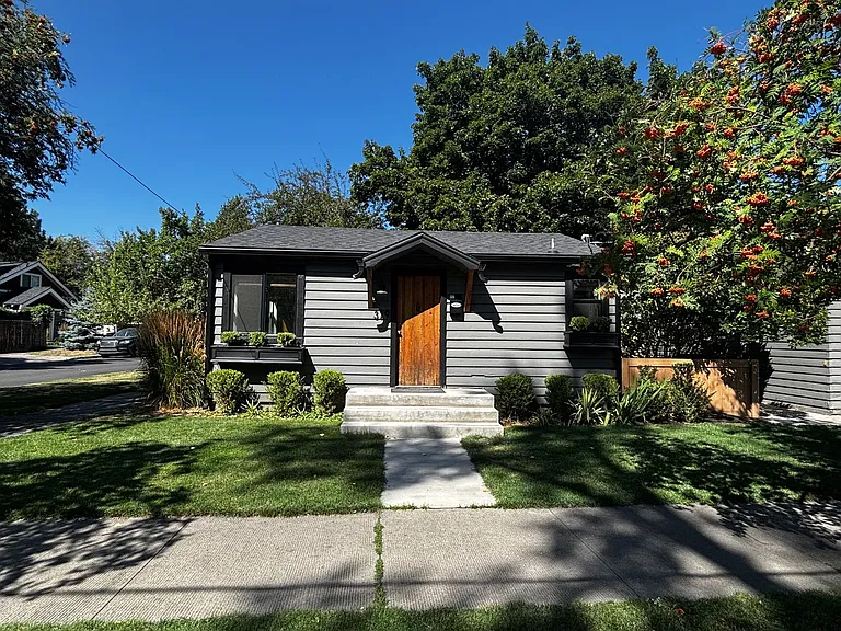 379 NW Riverside Blvd — Photo 1