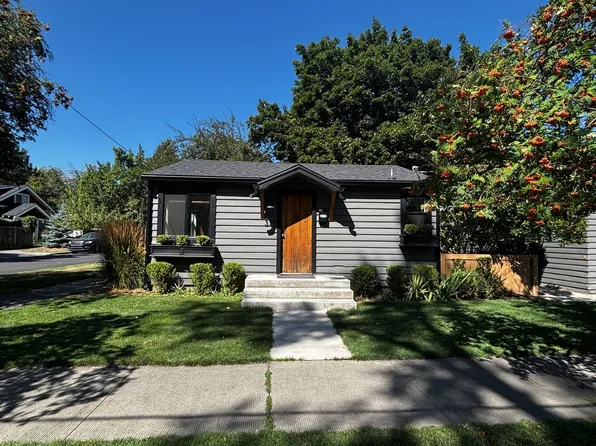379 NW Riverside Blvd, Bend, OR 97703