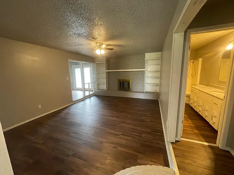 1252 S 27th Pl — Photo 4
