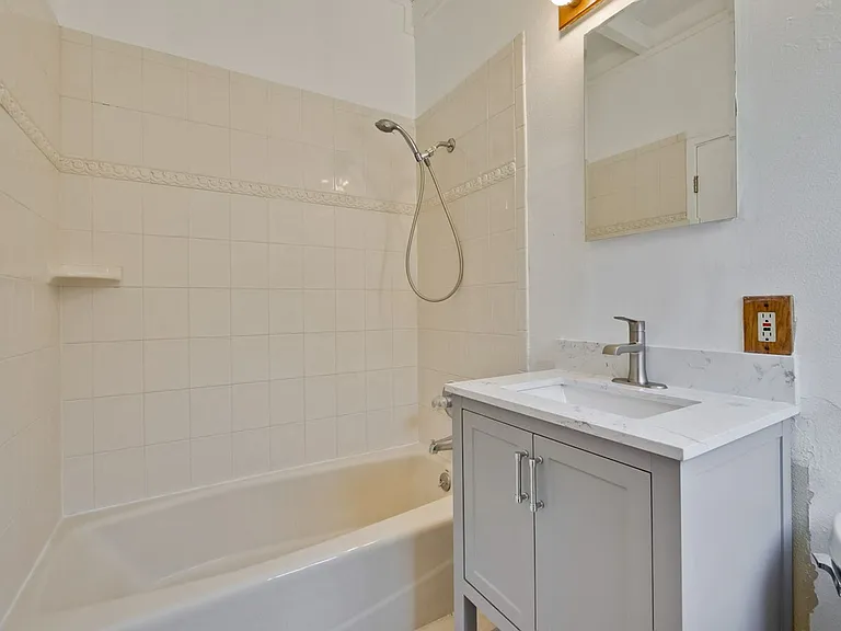 3049 Harding Ave — Photo 25