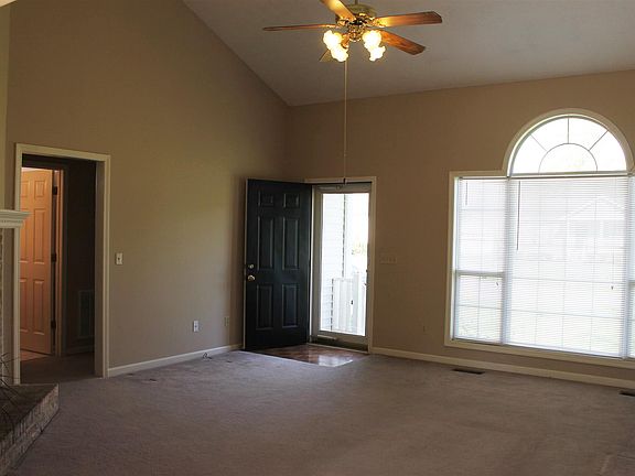3rd image of 266 Huntington Dr