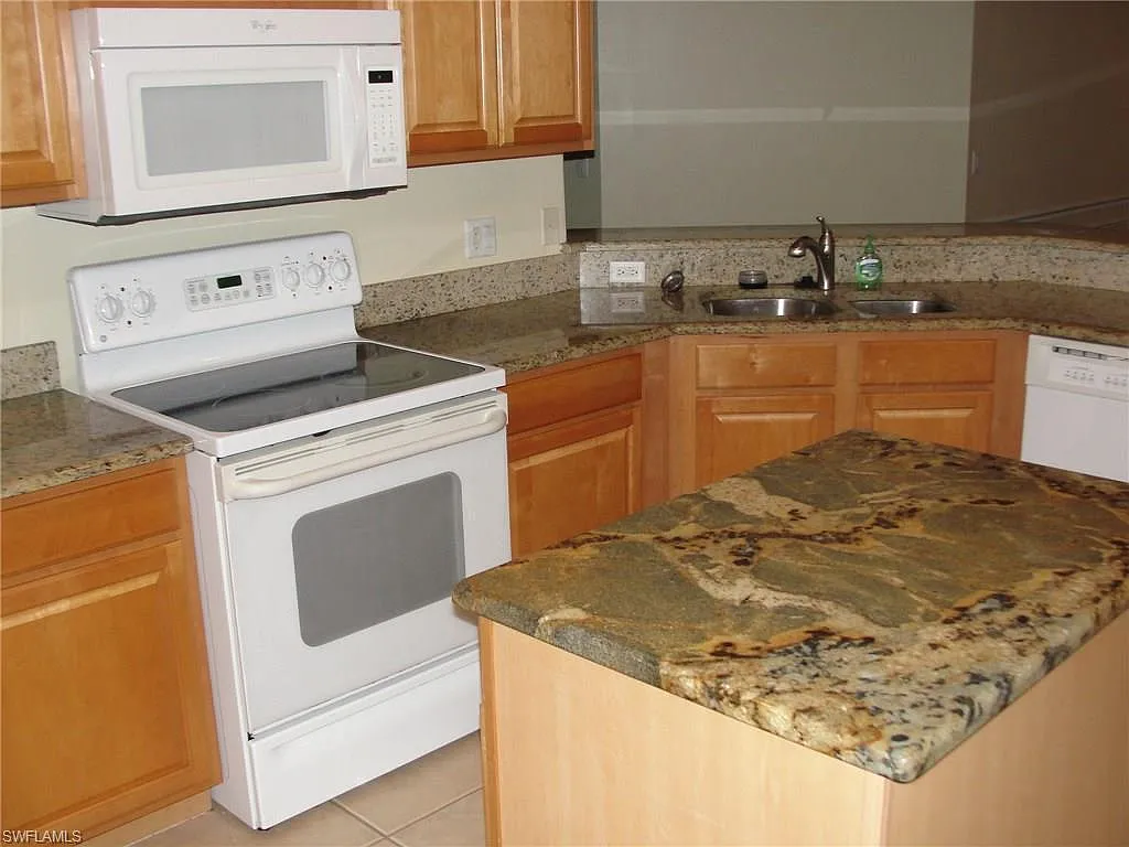 3 bed, 2.0 bath, 1857 sqft, $2,500 — Photo 3