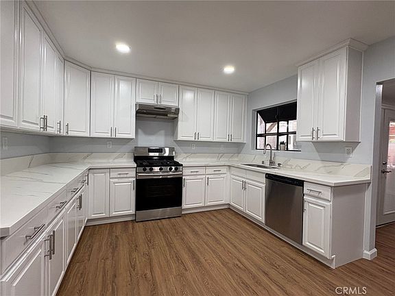 4th image of 20730 Community St