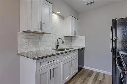 8005 S 48th Ave — Photo 5