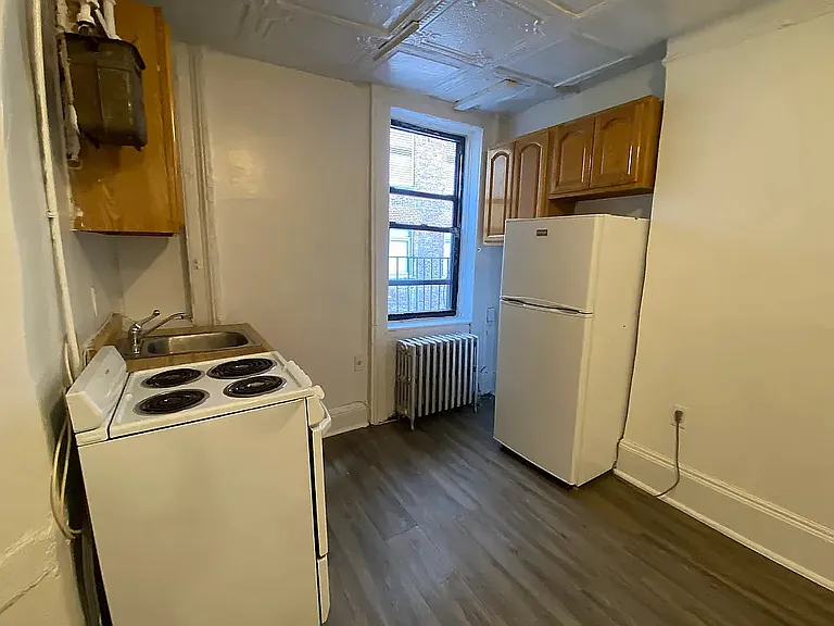 420 W 56th St #20 — Photo 5