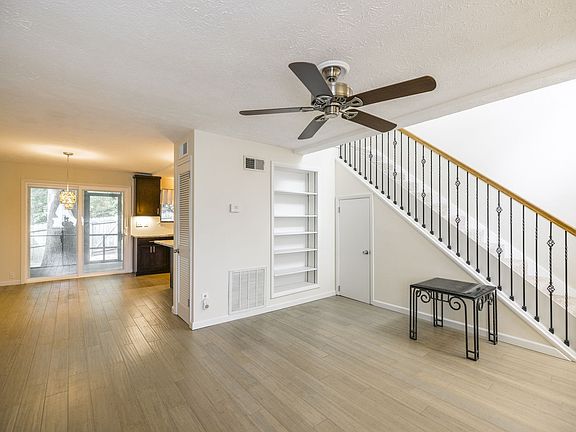 5th image of 303 Deerpoint Dr #303