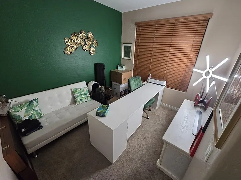 3205 W Pleasant Ln — Photo 3