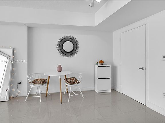 5th image of 1750 N Bayshore Dr APT 2508
