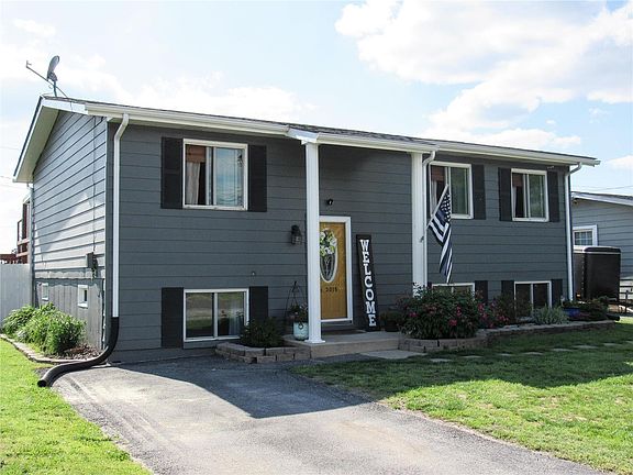 2nd image of 3015 Nameoki Dr