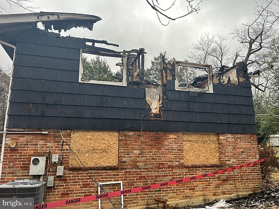 3rd image of 4816 Bradford Dr