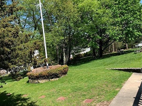 5th image of 98 Walmer Ave