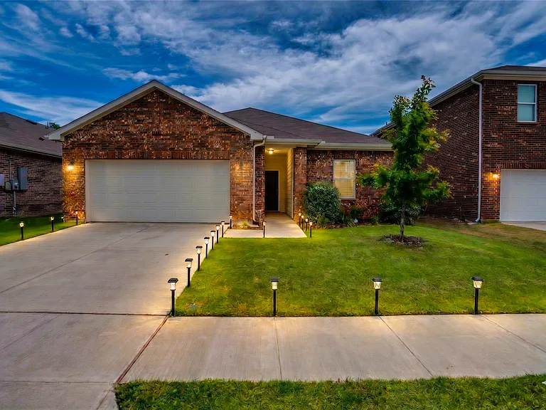 3013 Aspen Dr — Photo 1