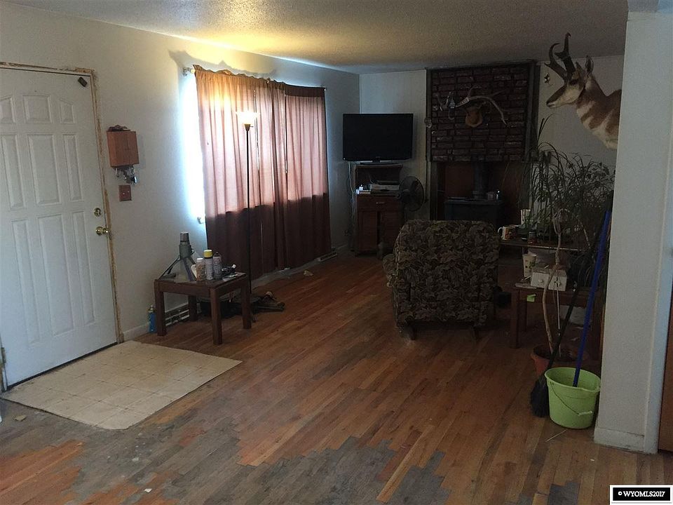 2nd image of 960 Cascade St