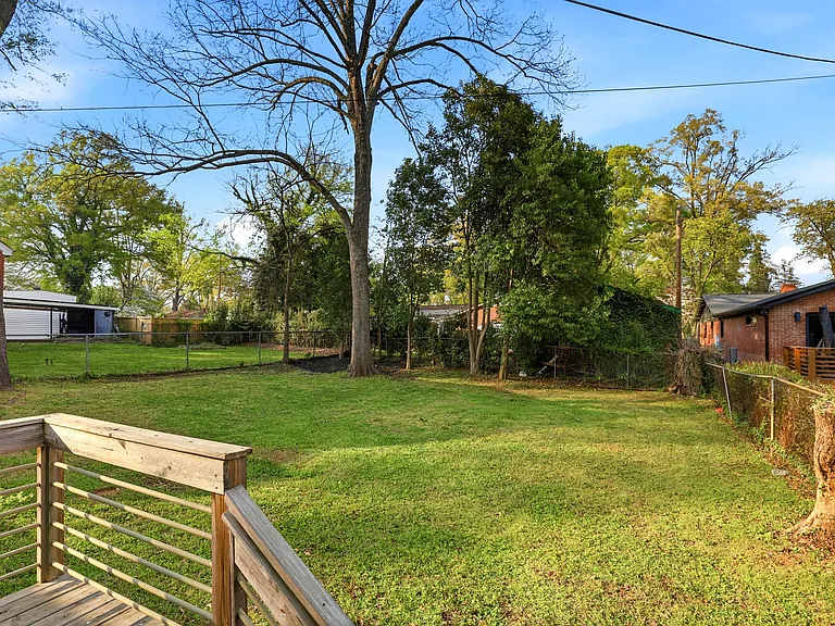 1642 Washington Ave — Photo 40