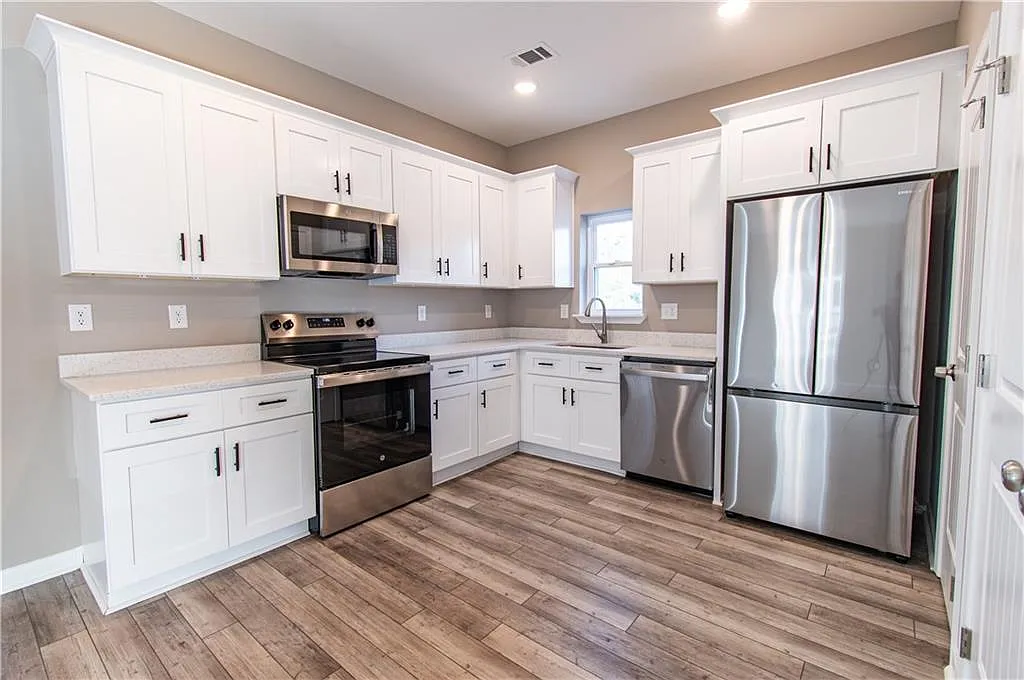 4 bed, 3.5 bath, 2392 sqft, $2,650 — Photo 4