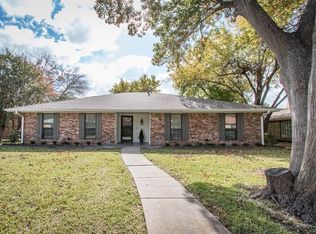 922 Waynelee Dr, Lancaster, TX 75146