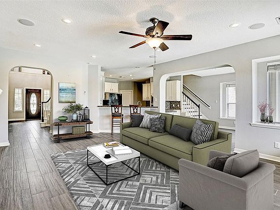 3rd image of 627 Royal Lakes Blvd