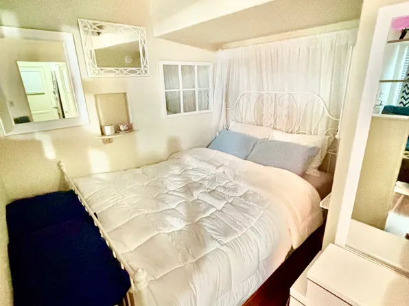 (undisclosed Address), San Diego, CA 92109