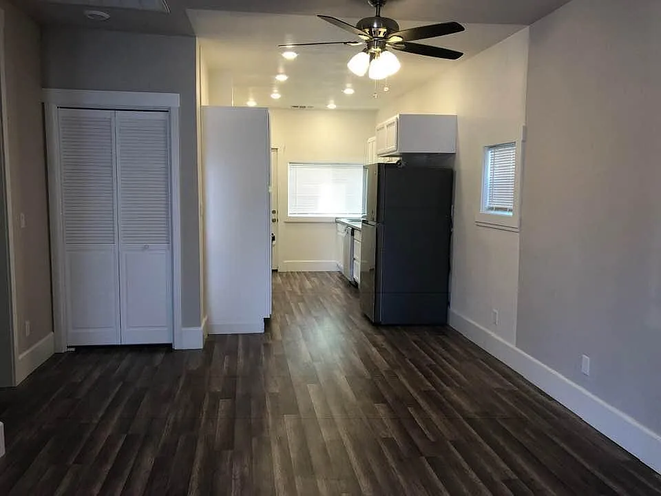 2 bed, 1074 sqft, $2,400 — Photo 4