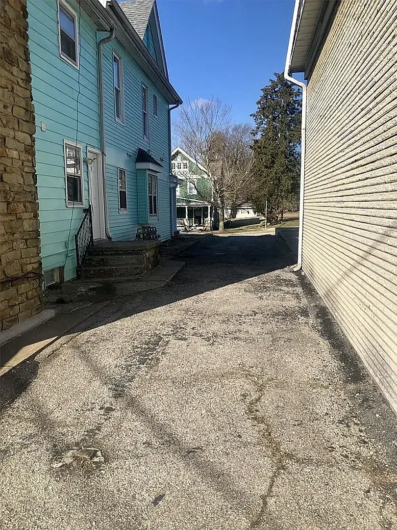 423 S Fess Ave — Photo 4