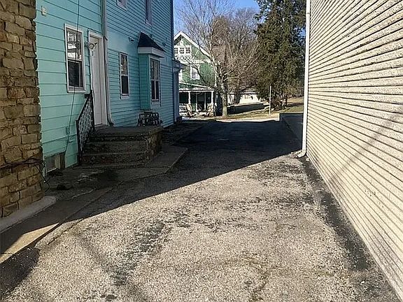 4th image of 423 S Fess Ave APT 3