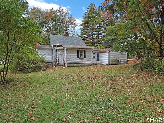 2nd image of 1121 Fienemann Road
