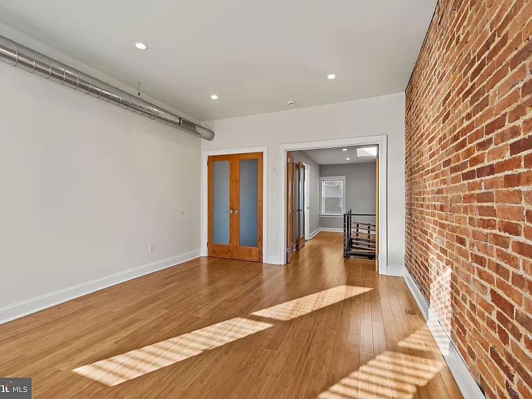 412 E Lanvale St — Photo 22