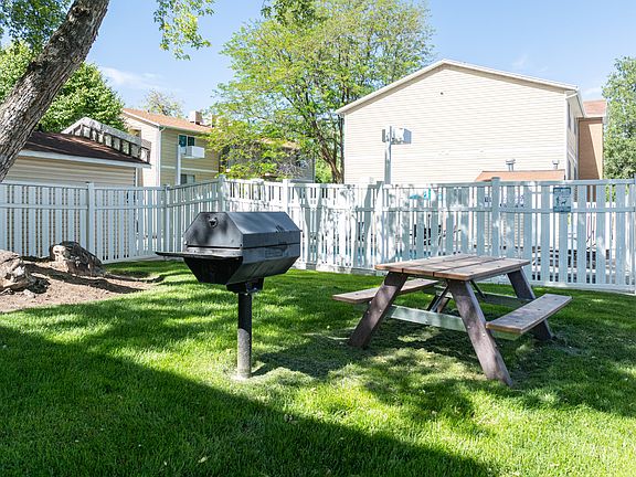 Arcadia-Green-Apartments Grill Area