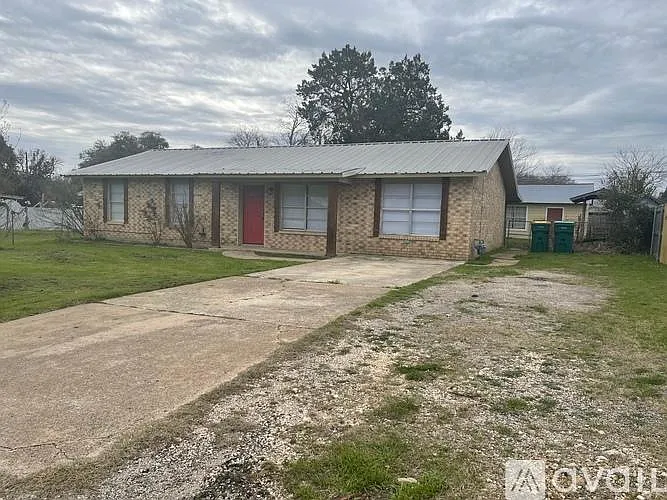1400 Magnolia St — Photo 4