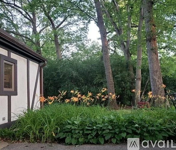 617 W Everett Rd #COACH HOUSE — Photo 6
