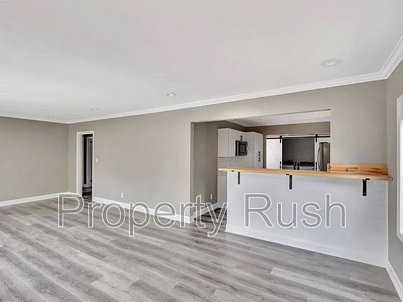5th image of 3905 Knollwood Dr