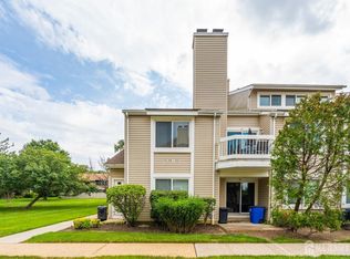 52 Farnham Sq, Parlin, NJ 08859