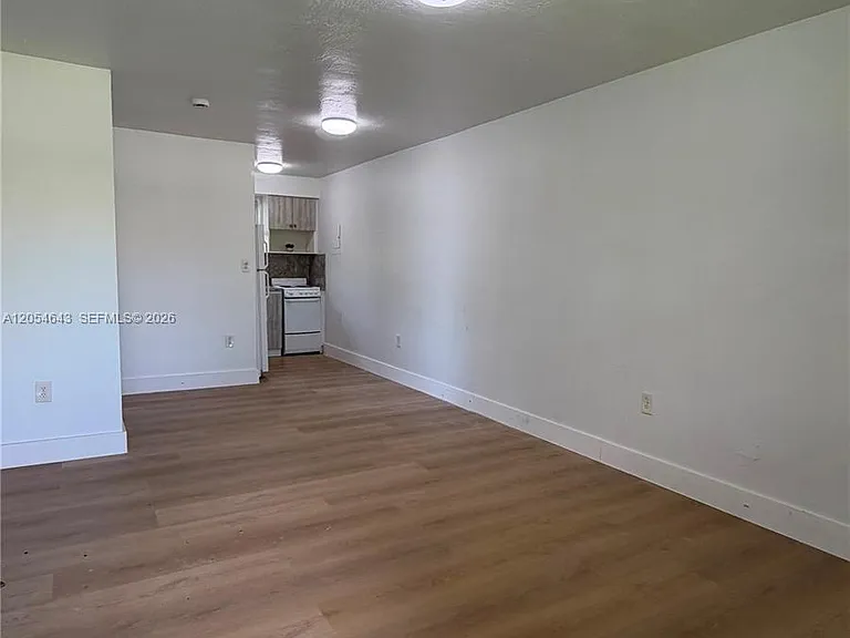 1465 W 28th St #4 — Photo 2