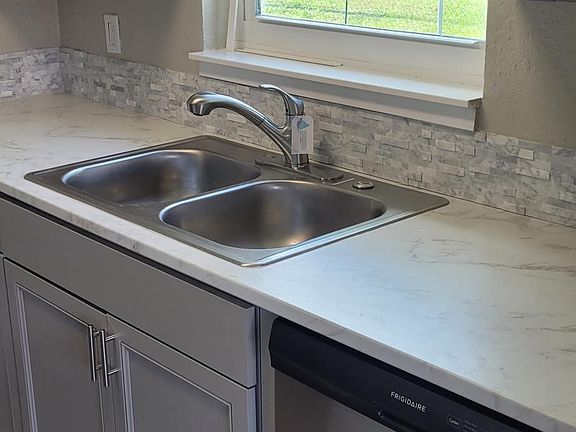 4th image of 8273 Aero Ave #0