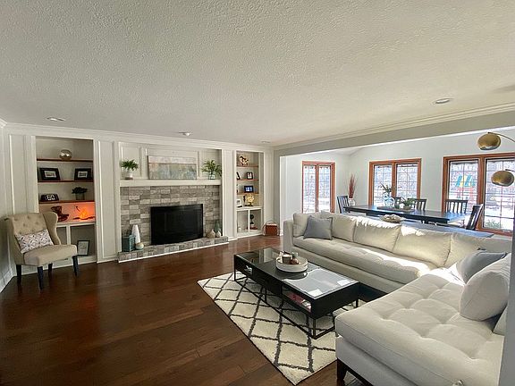 3rd image of 442 Berkshire Dr
