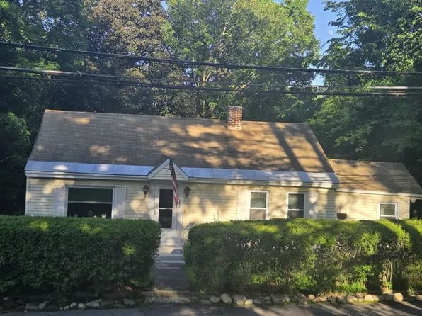 242 Pleasant St, Leominster, MA 01453