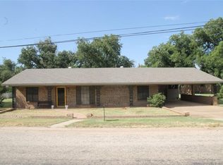 105 5th St, Rule, TX 79547
