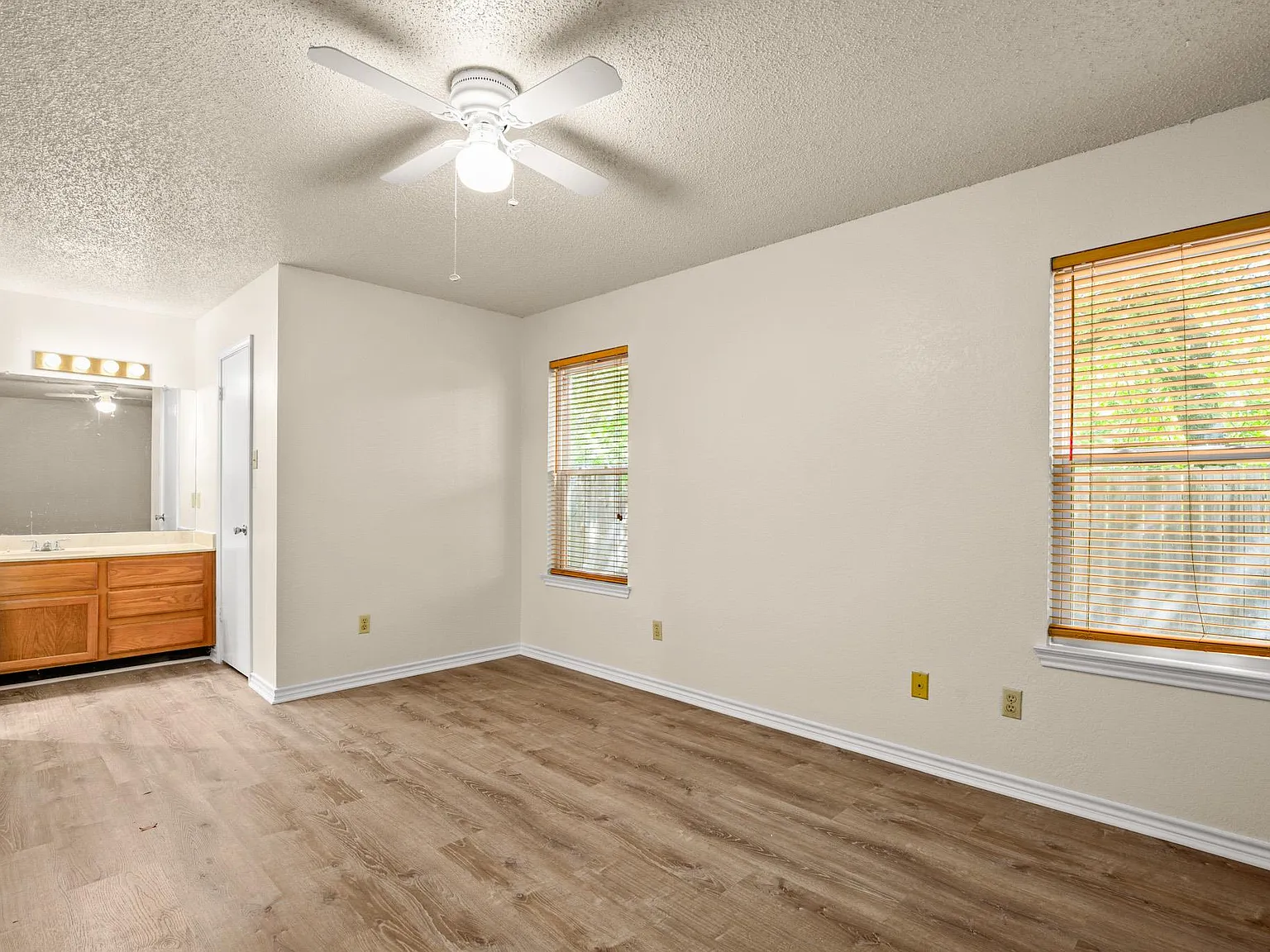 2 bed, 2.0 bath, 2248 sqft, $1,595 — Photo 3