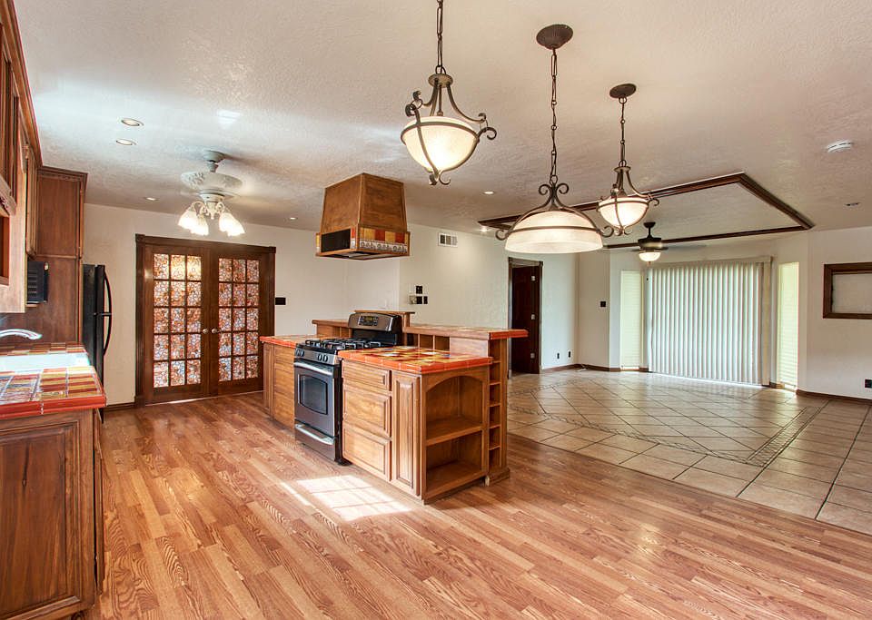 1st image of 350 Thunderbird Dr APT 52