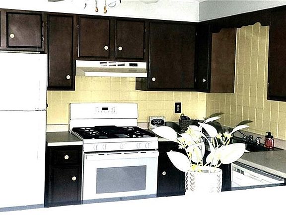 4th image of 5 Garibaldi St APT 36