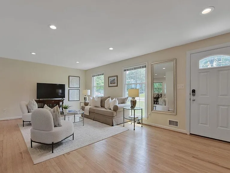 3512 Queen Anne Dr — Photo 7