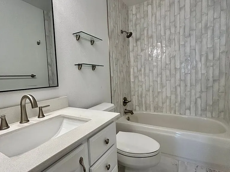 1110 Centaur Cir #E — Photo 11